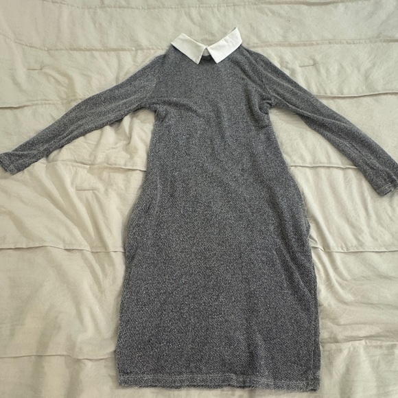 Elegant Gray Long-Sleeve Dress with White Collar - Picture 1 of 1